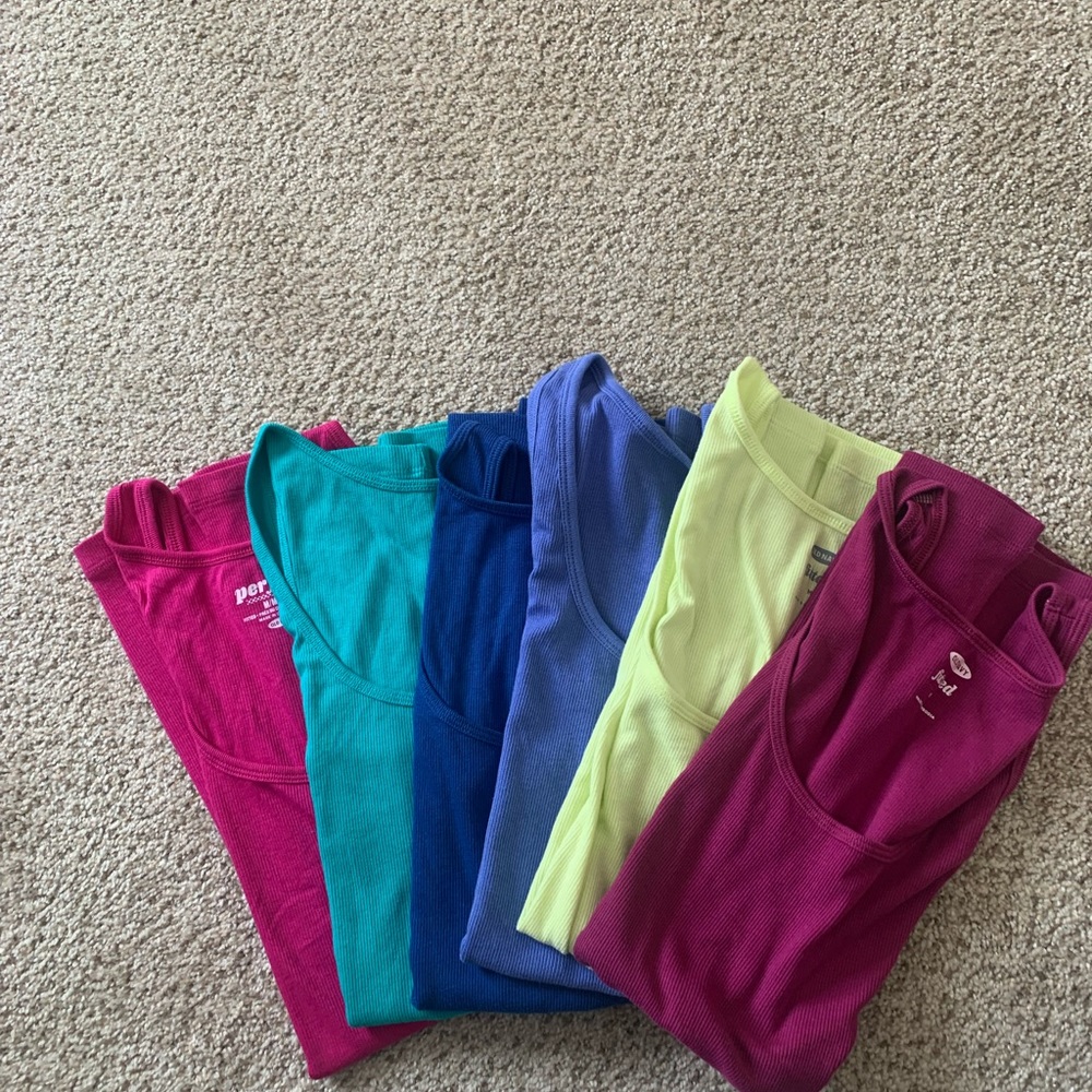Set of 6 fitted ribbed tank tops